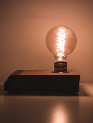 Na czym polega zamrożenie cen prądu dla firm