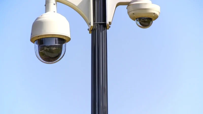 5 Najlepszych Kamer Monitoringu i Wideodomofonów od https://zabezpieczeniapoznan.pl