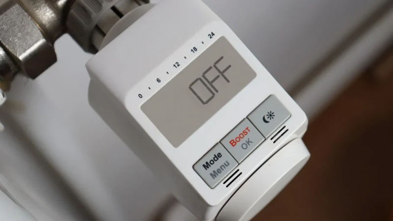 DEVI Termostat elektroniczny z 2 czujnikami: powietrznym (wbudowany) i podłogowym DEVIreg (140F1037)