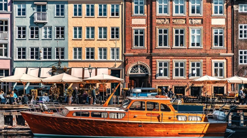 Fototapety.Pl Burano Rzeka Łodzie Kolorowe Budynki Fototapeta Samoprzylepna 250x250cm Fizelina