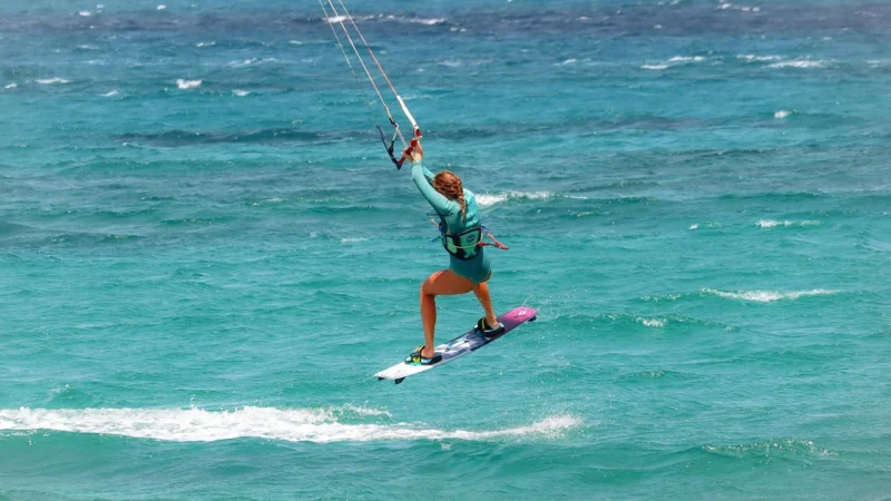 Fototapety.Pl Kitesurfing Ocean Drzewa Niebo Fototapeta Samoprzylepna 250x250cm Fizelina