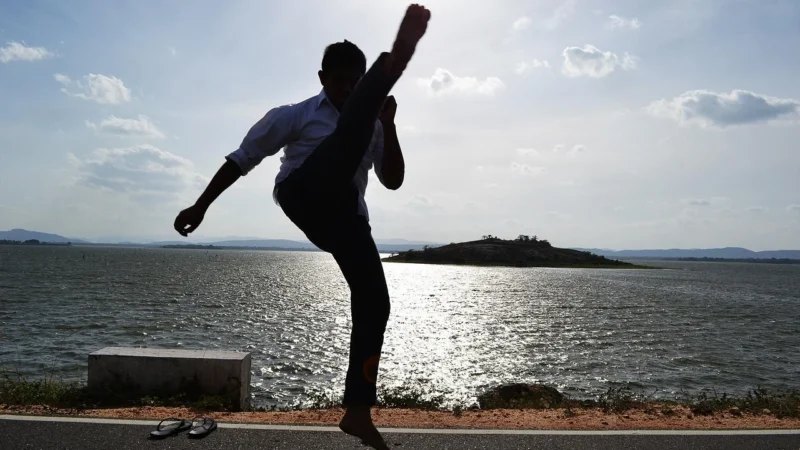 Fototapety.Pl Kolaż Karate Nastolatek Fototapeta Samoprzylepna 250x250cm Fizelina