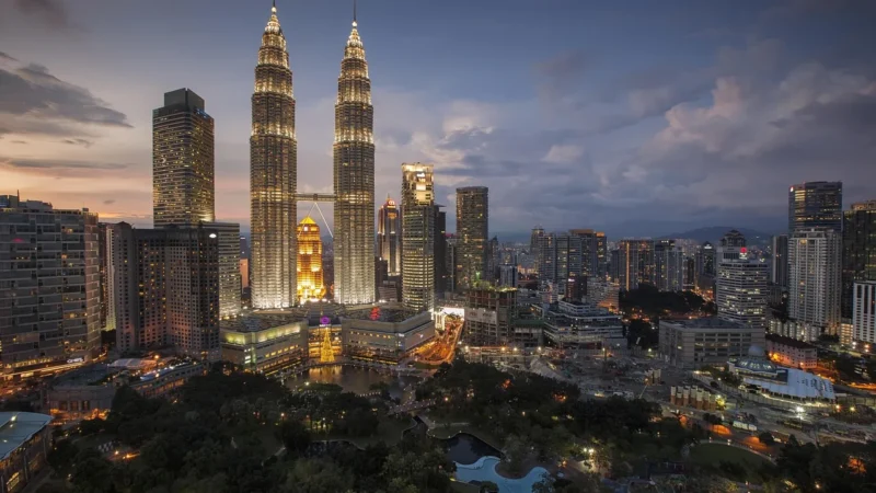 Fototapety.Pl Panorama Miasta Kuala Lumpur Woda Okleina Na Ścianę 250x250cm Fizelina
