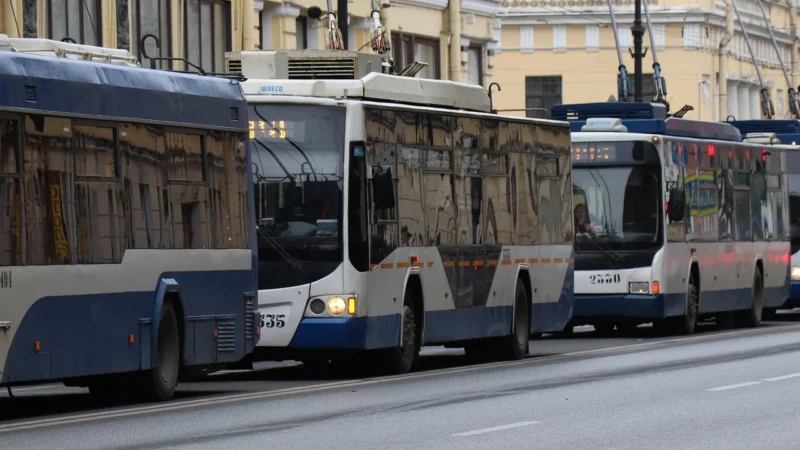 Fototapety.Pl Trolejbus W Ostrawie Ruchu Fototapeta Na Ścianę 250x250cm Fizelina