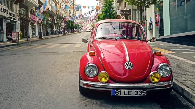 Fototapety.Pl Zabytkowe Czerwone Auto Zaparkowane Na Ulicy Czarno-Białe Fototapeta Ścianę 250x250cm Mag