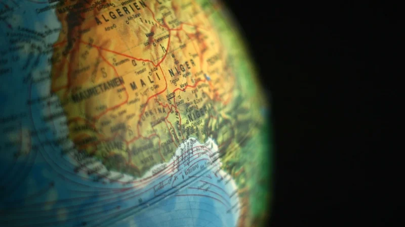 Muralo Fototapeta Mapa Świata Zwierzęta 400×280