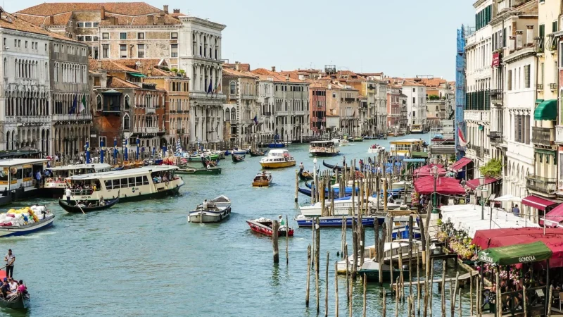 Serenissima Travertini Due Greige 100×100 Rett Gres